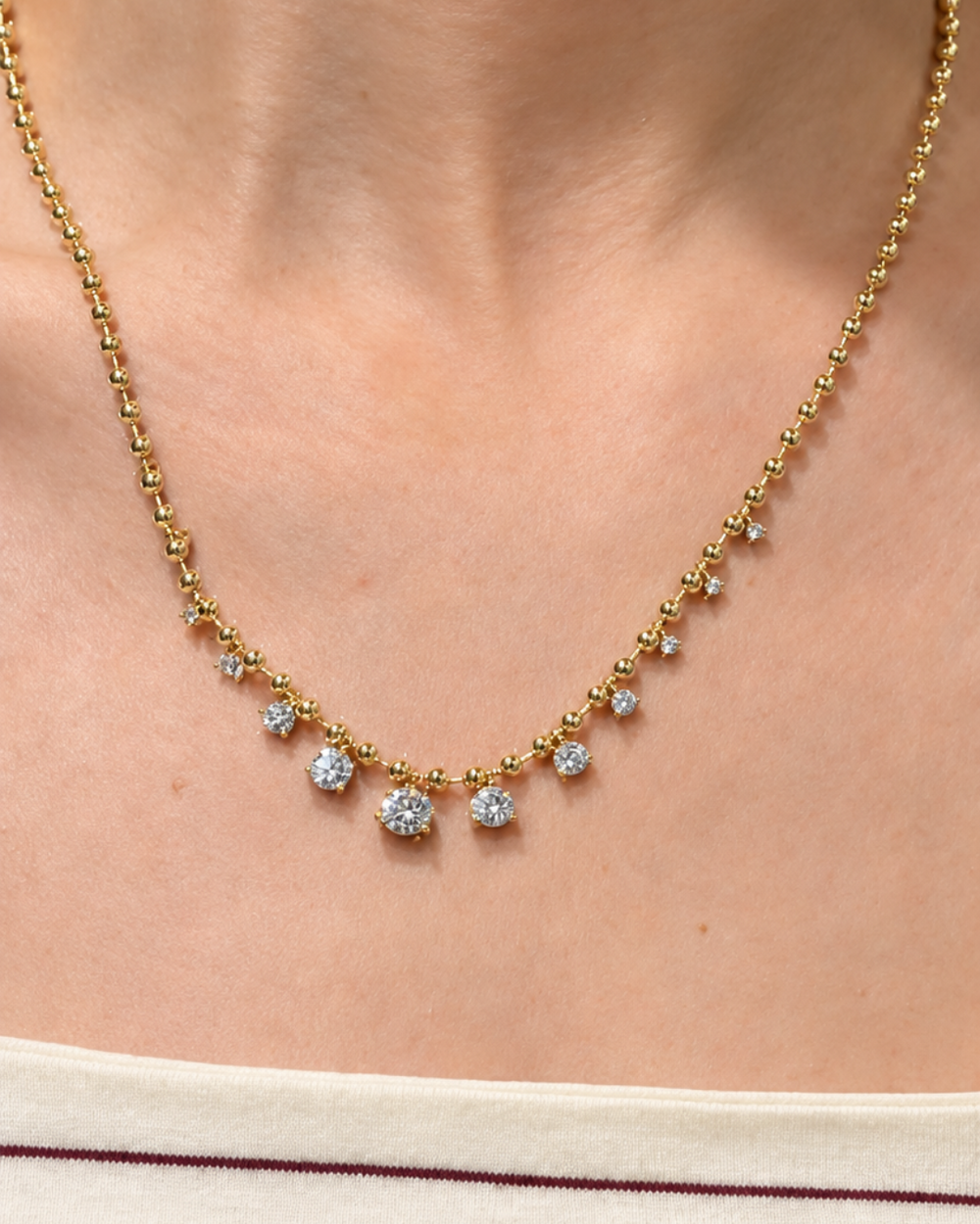 Collar Dainty Diamonds puesto